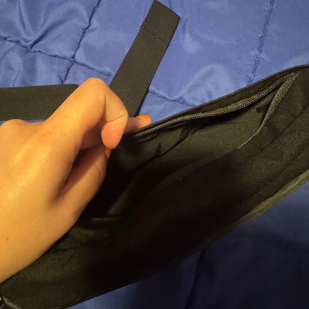 Brevite Crossbody - Picture 7 of 7